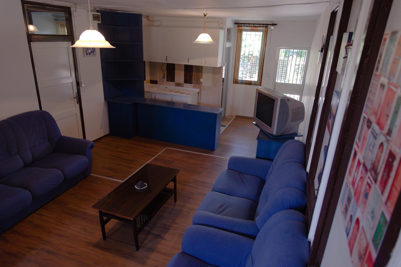 Hostel Belgrade Shungit Buitenkant foto